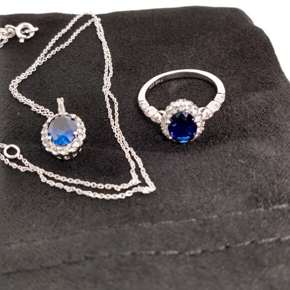 Beautifull   sapphire suite! - Picture 11 of 11